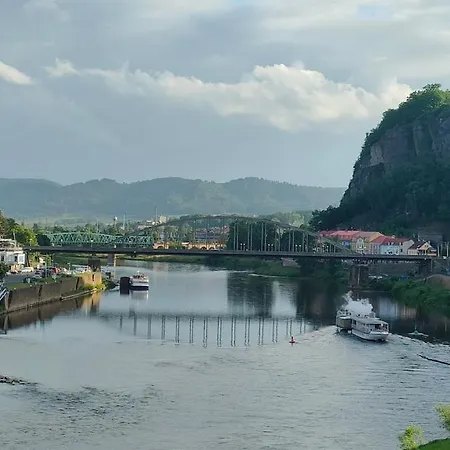 Symbiola River