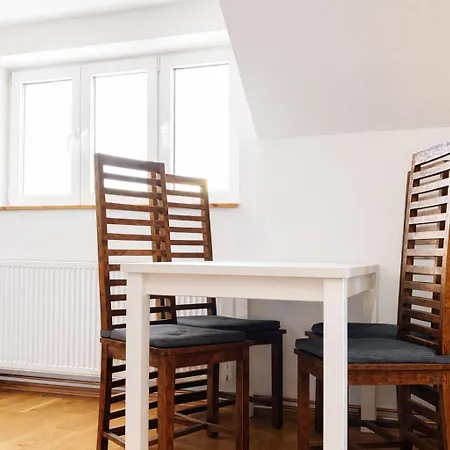 Symbiola River